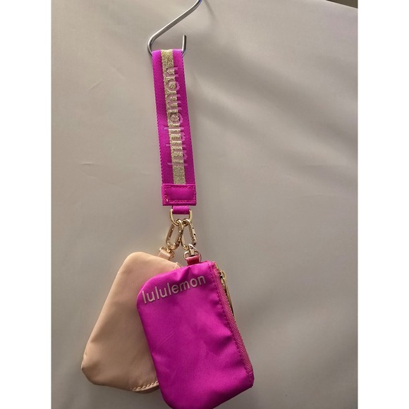 NWT, Dual Pouch Wristlet Hot Pink - Picture 5 of 8